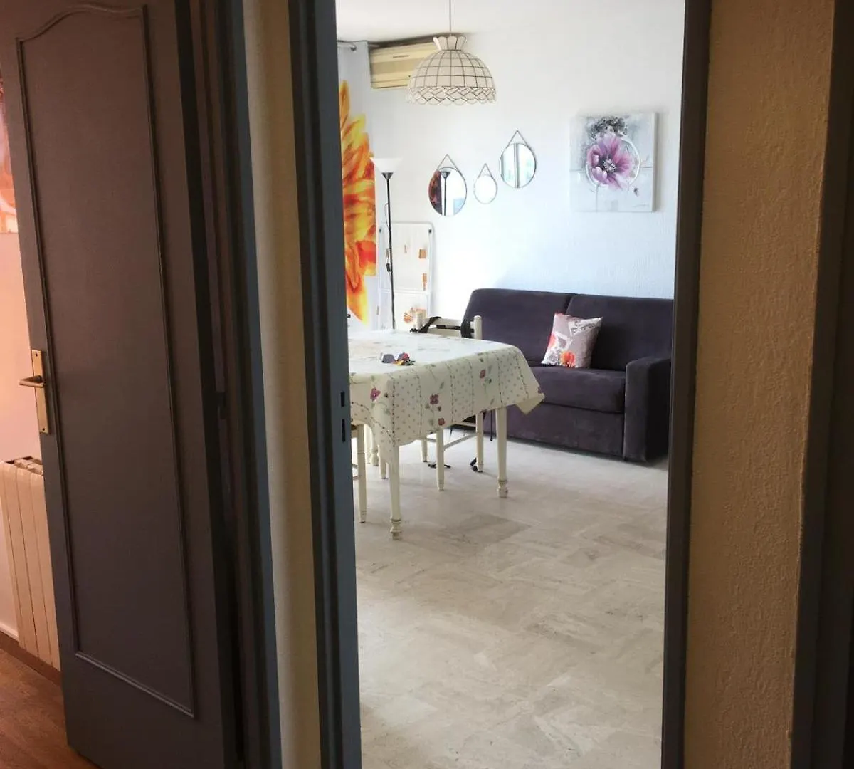 Beautiful Family Apartment In 카발레르쉬르메르