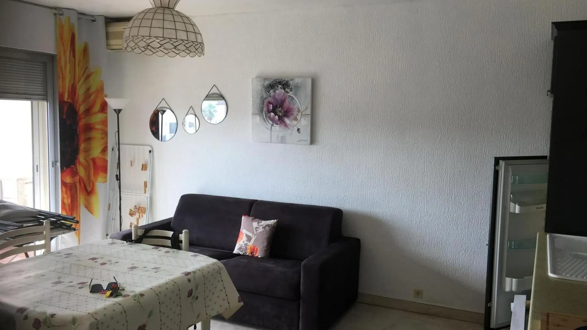 Beautiful Family Apartment In 카발레르쉬르메르 0*,  프랑스
