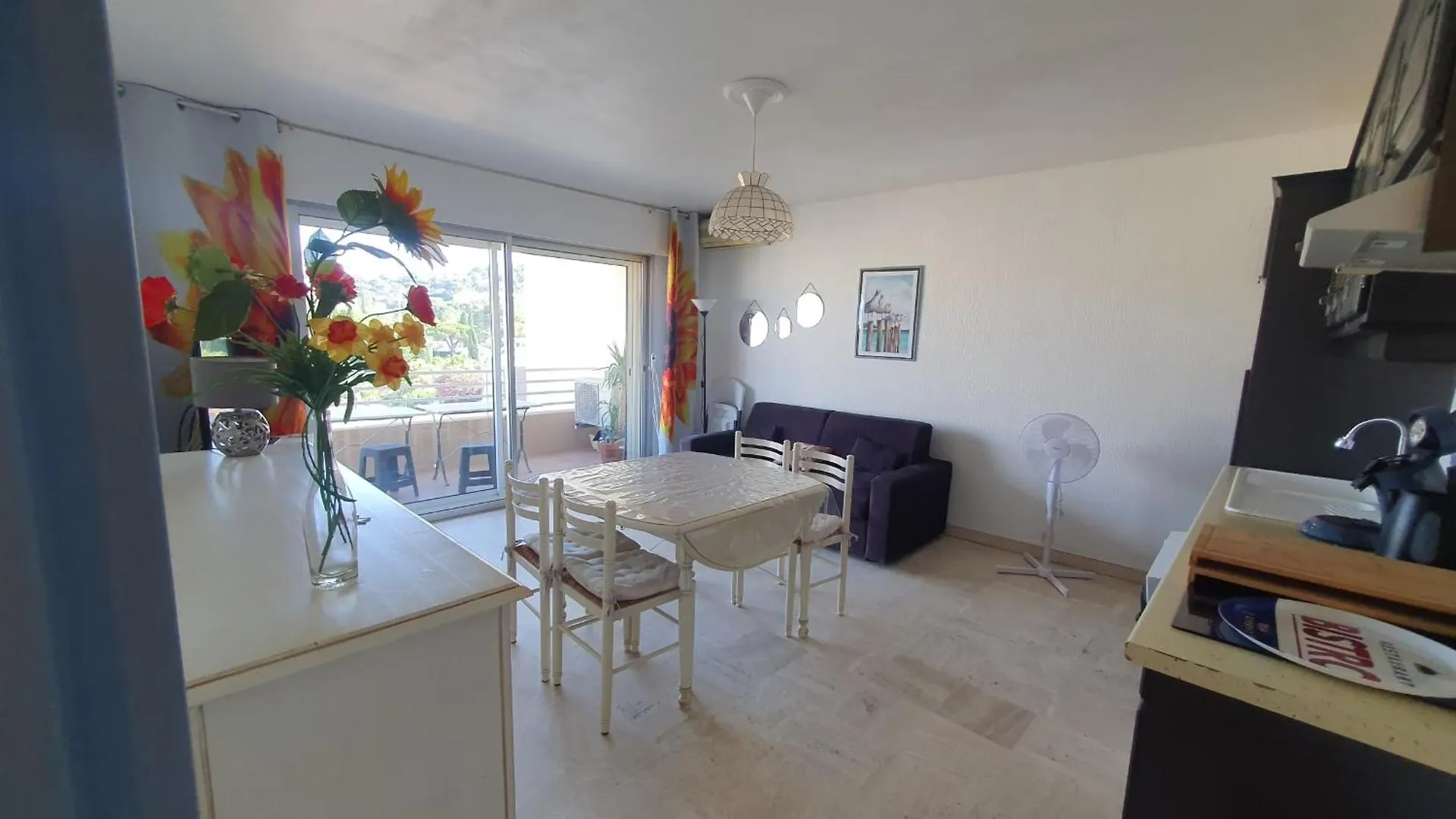 Beautiful Family Apartment In 카발레르쉬르메르 프랑스