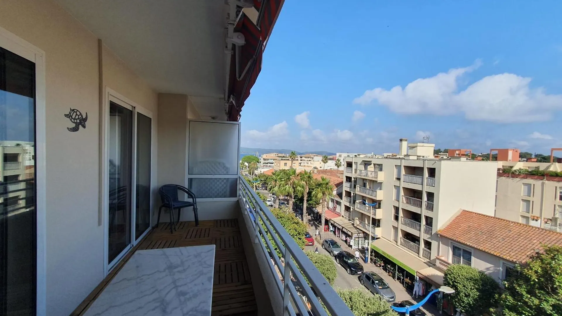 Beautiful Family Apartment In 카발레르쉬르메르